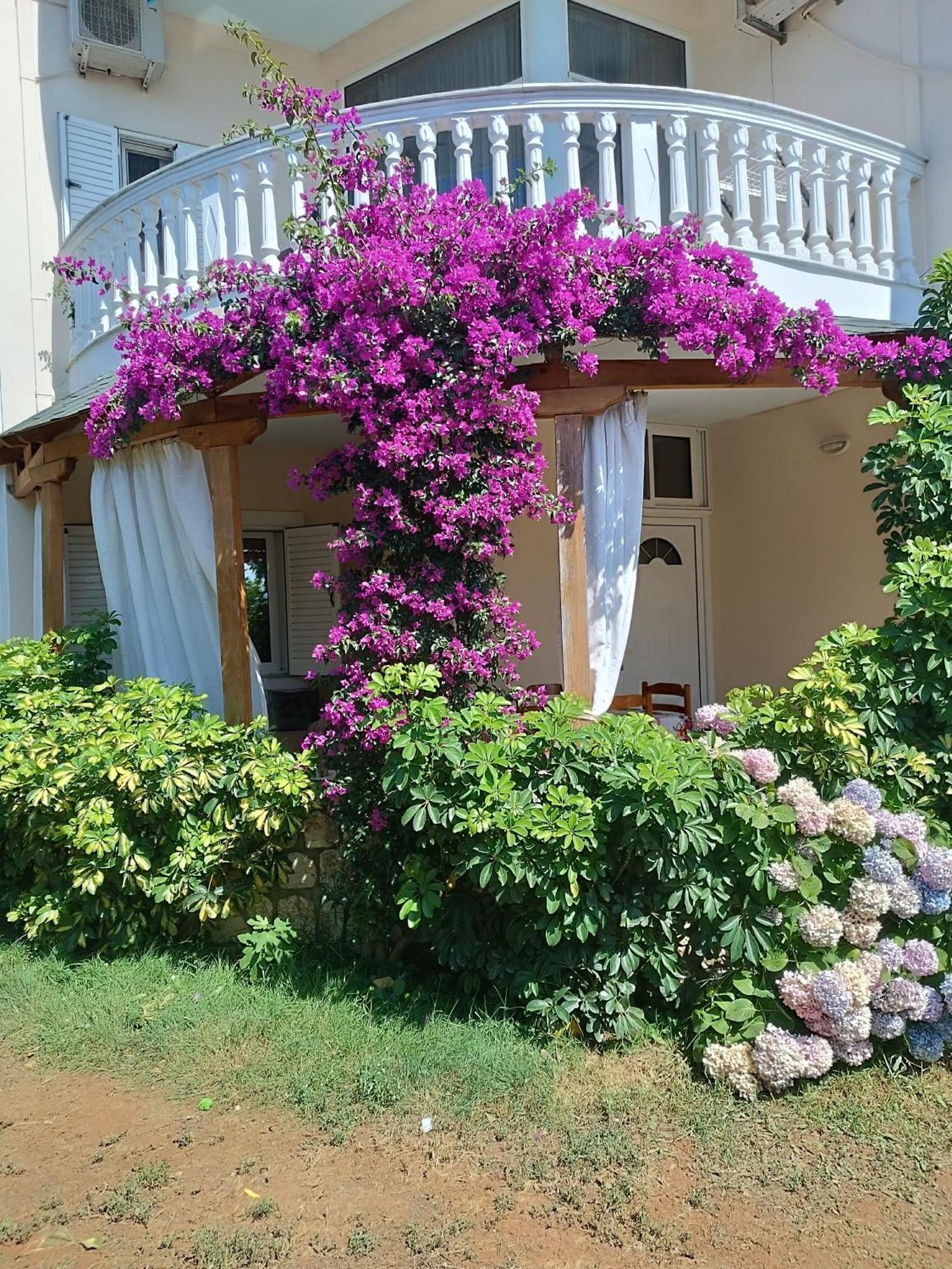 Oruci Apartments Ksamil Buitenkant foto